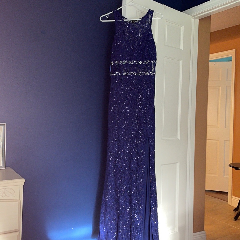 Stunning sparkly detailed royal blue prom dress in PERFECT condition!!💙✨